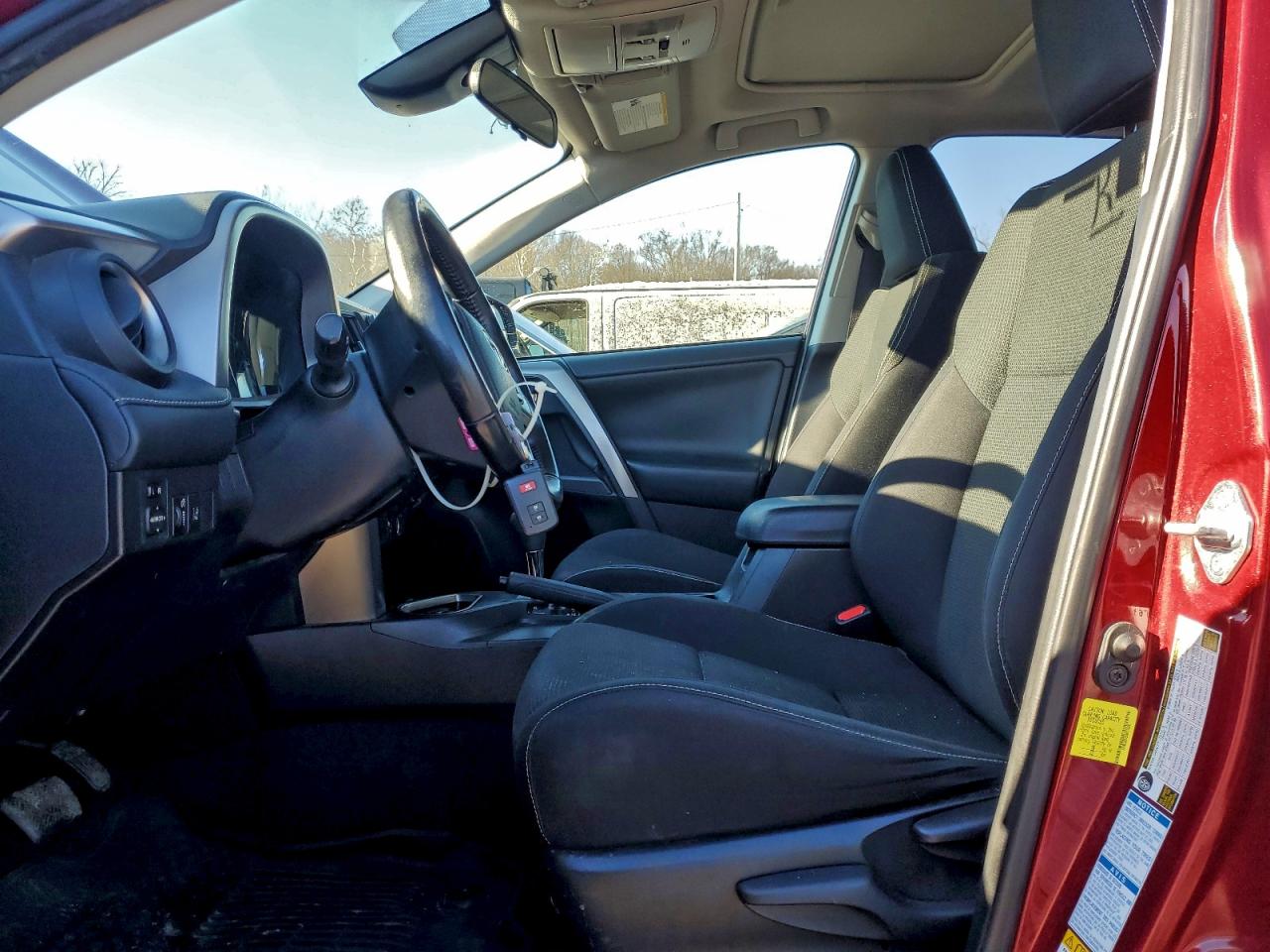 2018 TOYOTA RAV4 HV LE photo 19