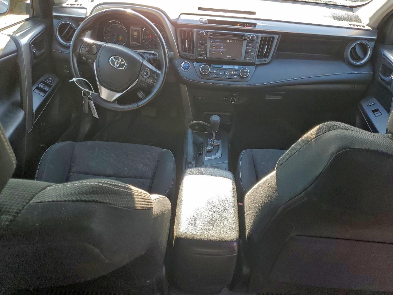 2018 TOYOTA RAV4 HV LE photo 22
