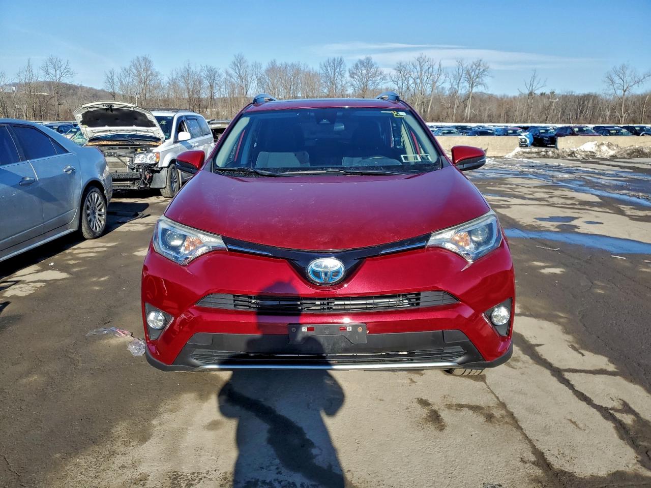 2018 TOYOTA RAV4 HV LE photo 13
