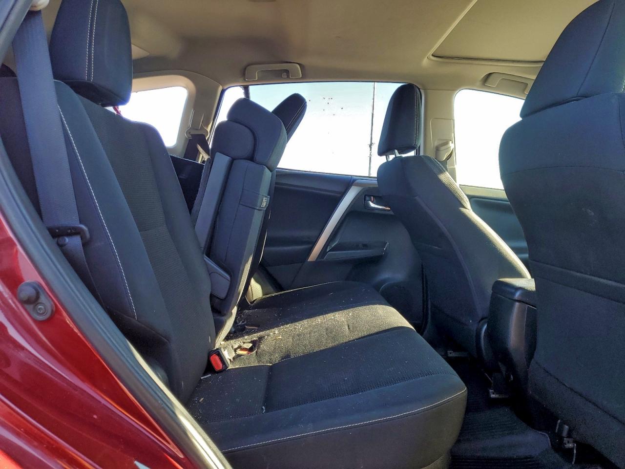 2018 TOYOTA RAV4 HV LE photo 31