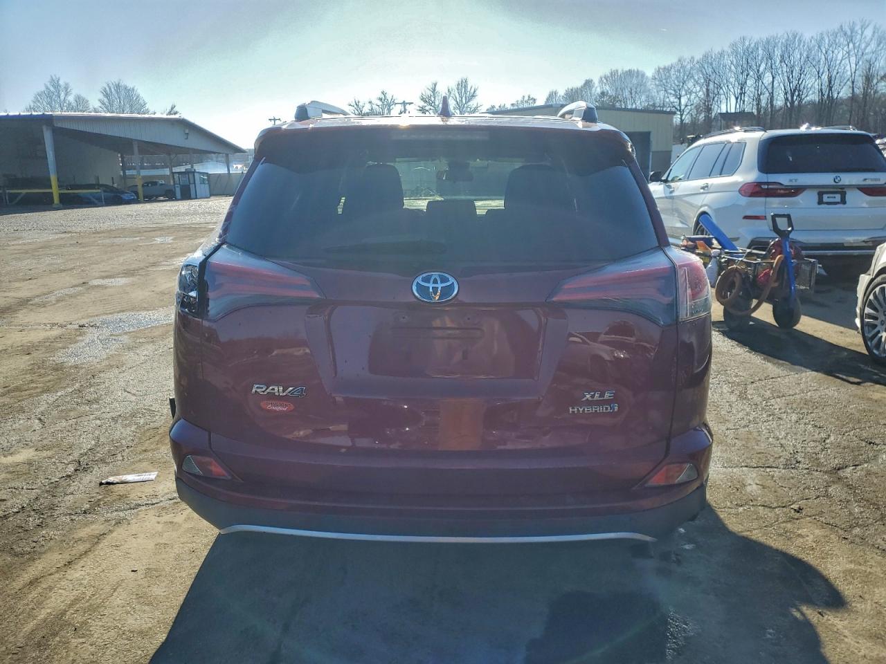 2018 TOYOTA RAV4 HV LE photo 16
