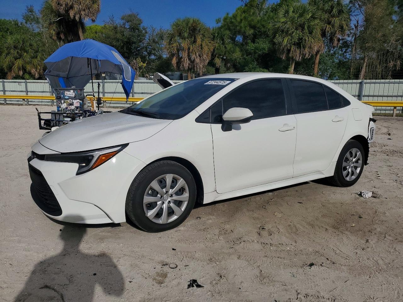 2025 TOYOTA COROLLA LE photo 2
