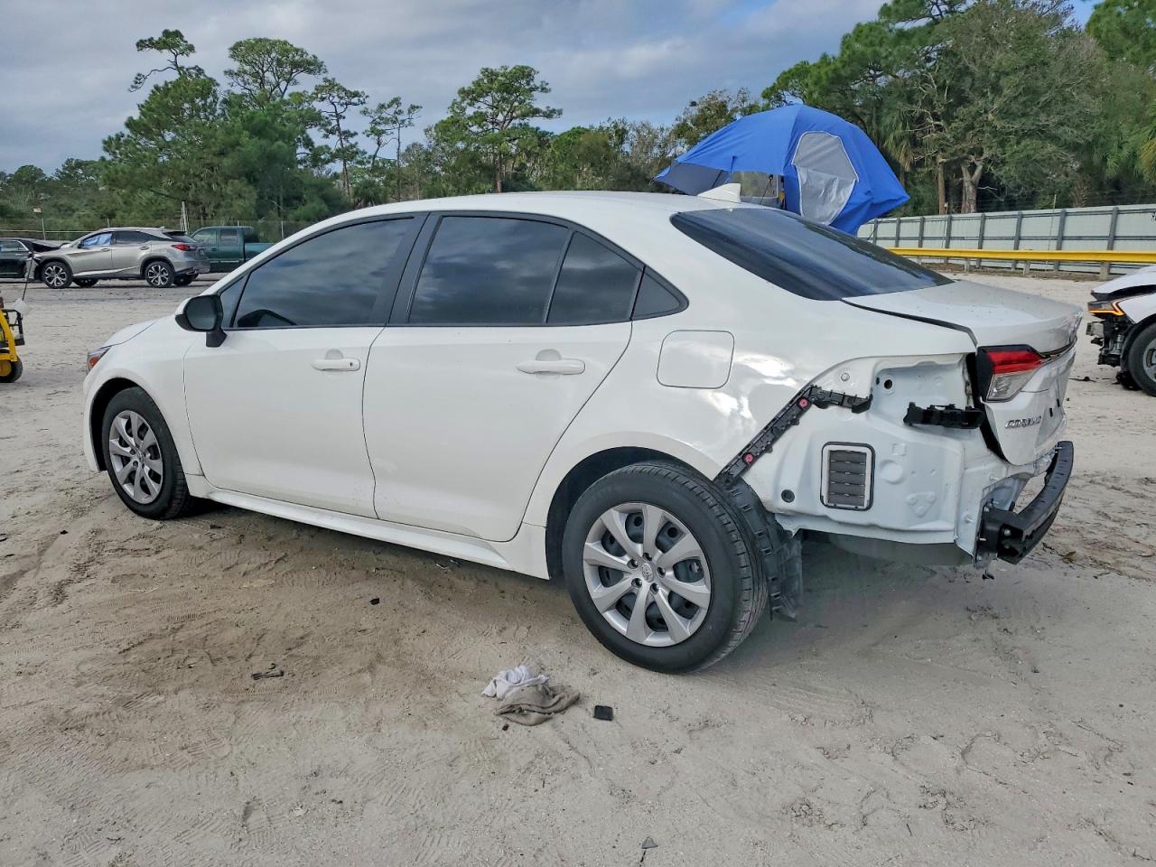 2025 TOYOTA COROLLA LE photo 3