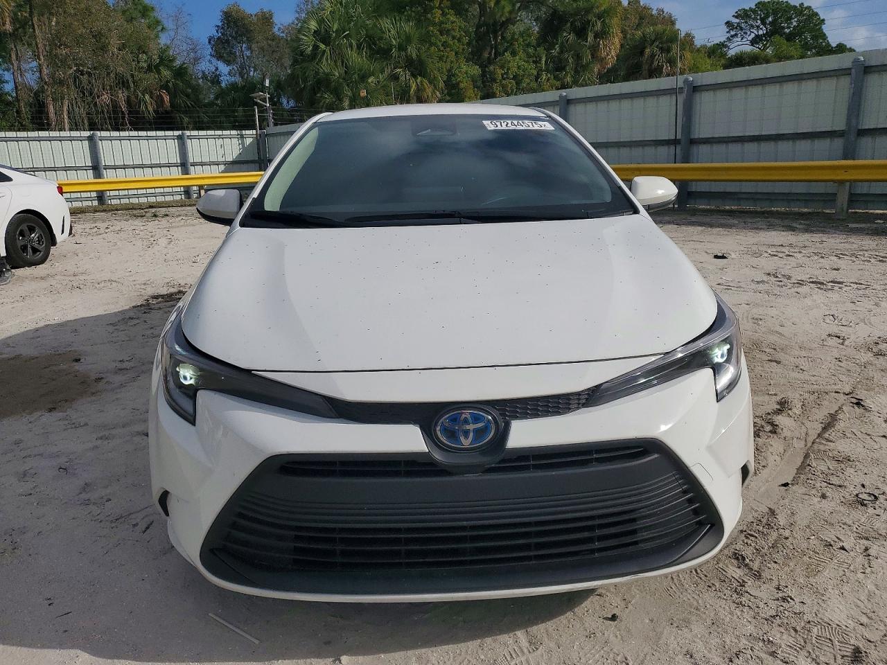 2025 TOYOTA COROLLA LE photo 9