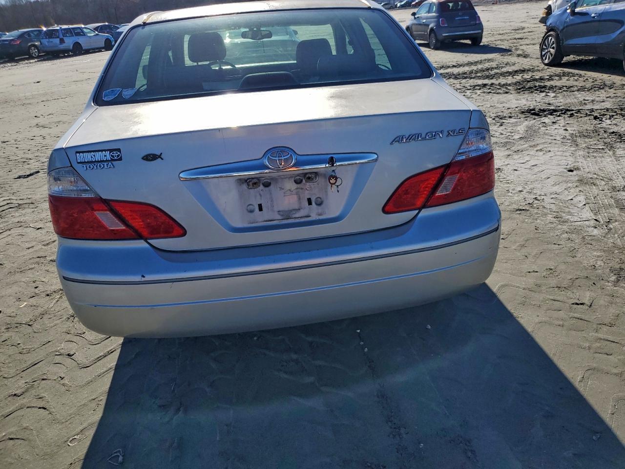 2003 TOYOTA AVALON XL photo 11