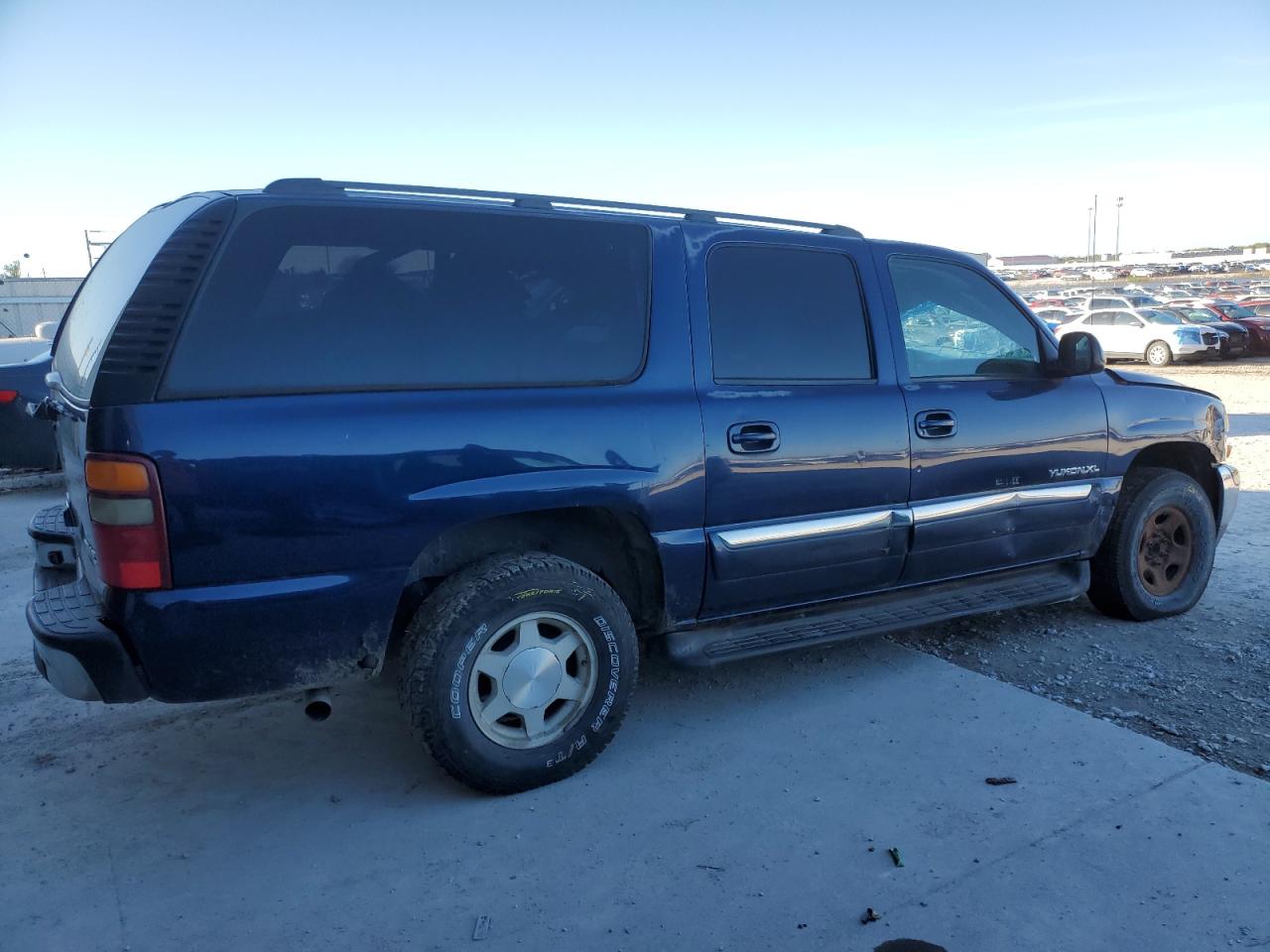 2003 GMC YUKON XL C1500 photo 3