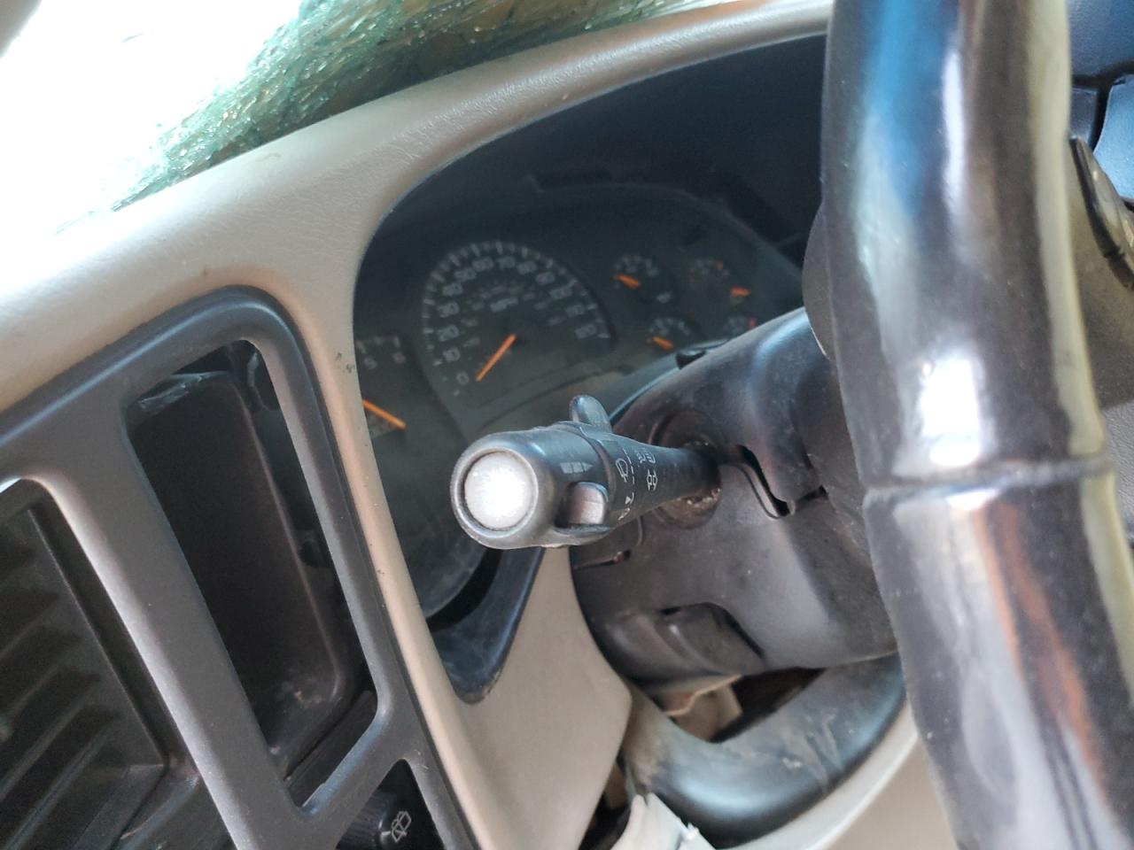 2003 GMC YUKON XL C1500 photo 9
