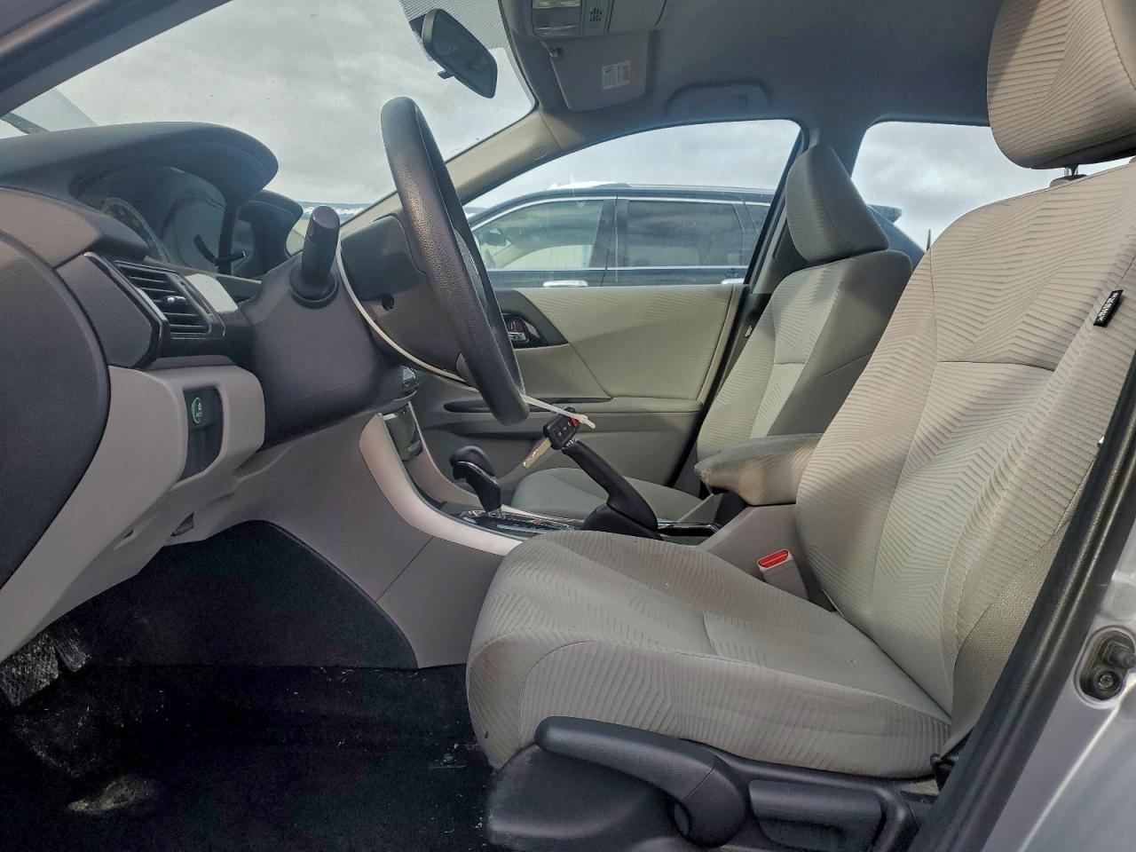 2017 HONDA ACCORD LX photo 13