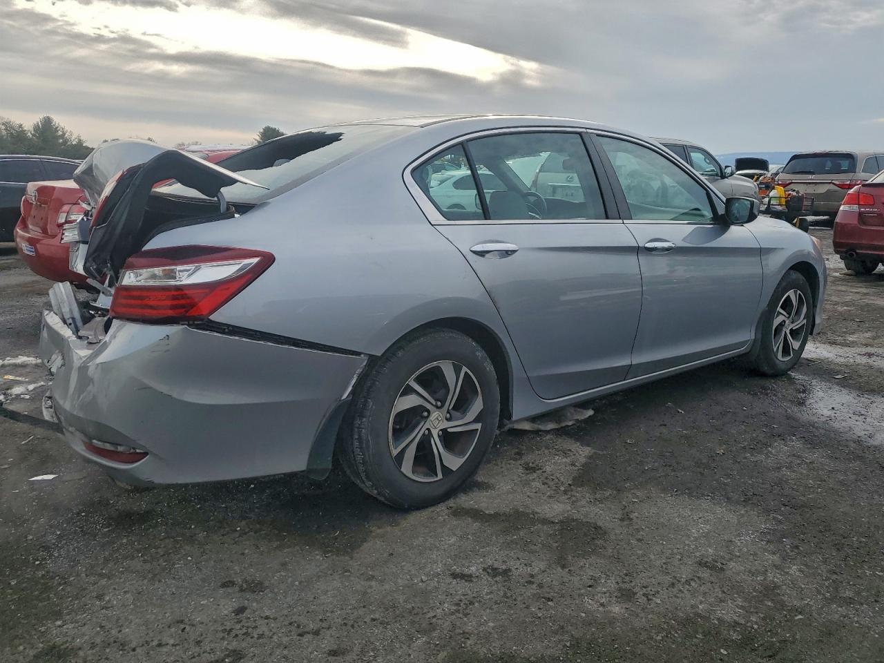 2017 HONDA ACCORD LX photo 5