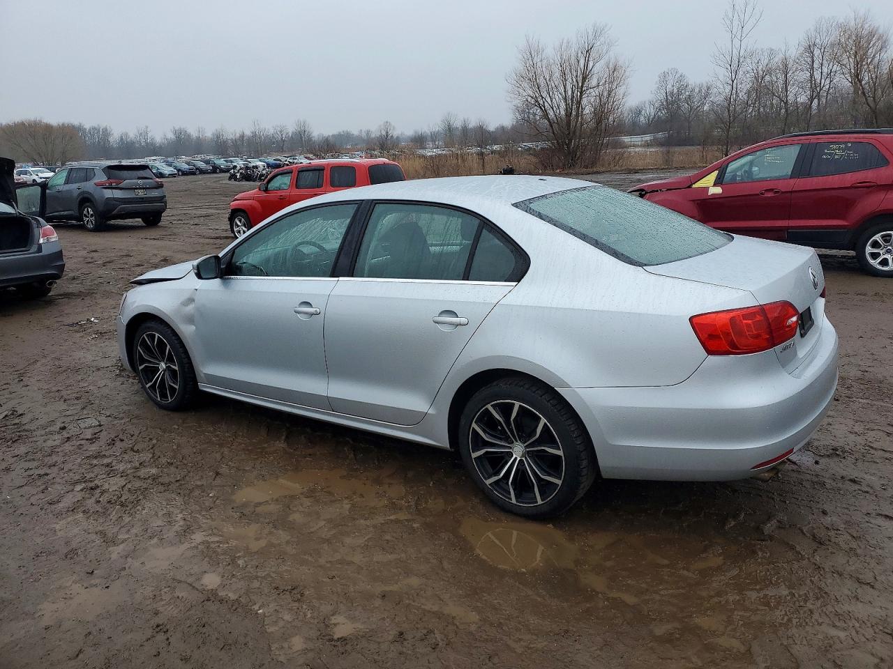 2013 VOLKSWAGEN JETTA SE photo 4