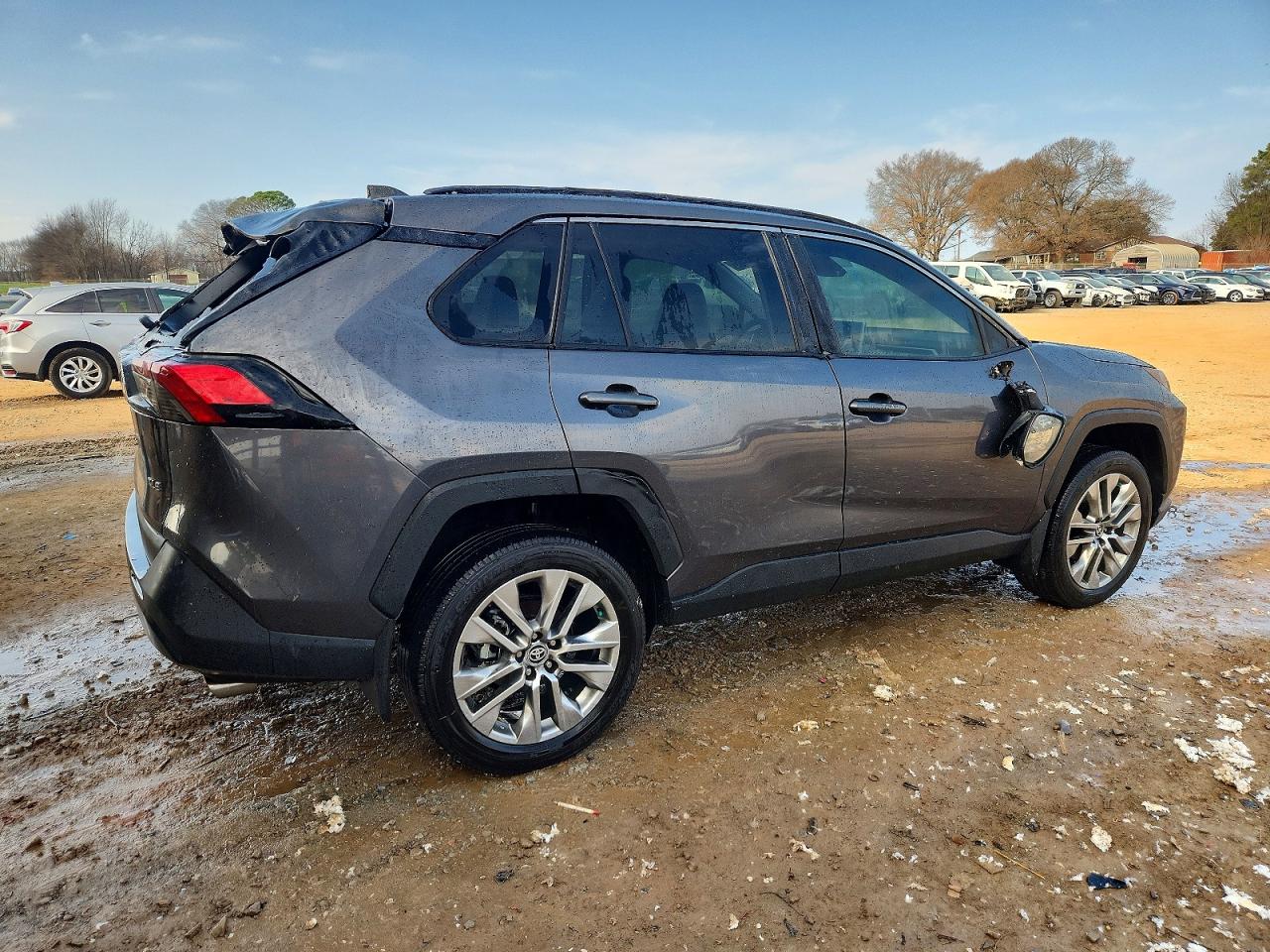 2024 TOYOTA RAV4 XLE PREMIUM photo 3