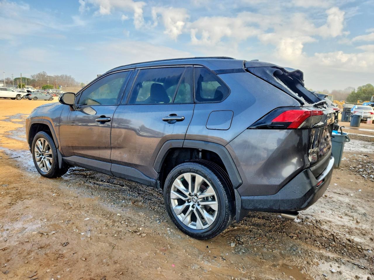 2024 TOYOTA RAV4 XLE PREMIUM photo 2