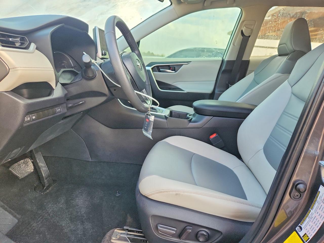 2024 TOYOTA RAV4 XLE PREMIUM photo 7