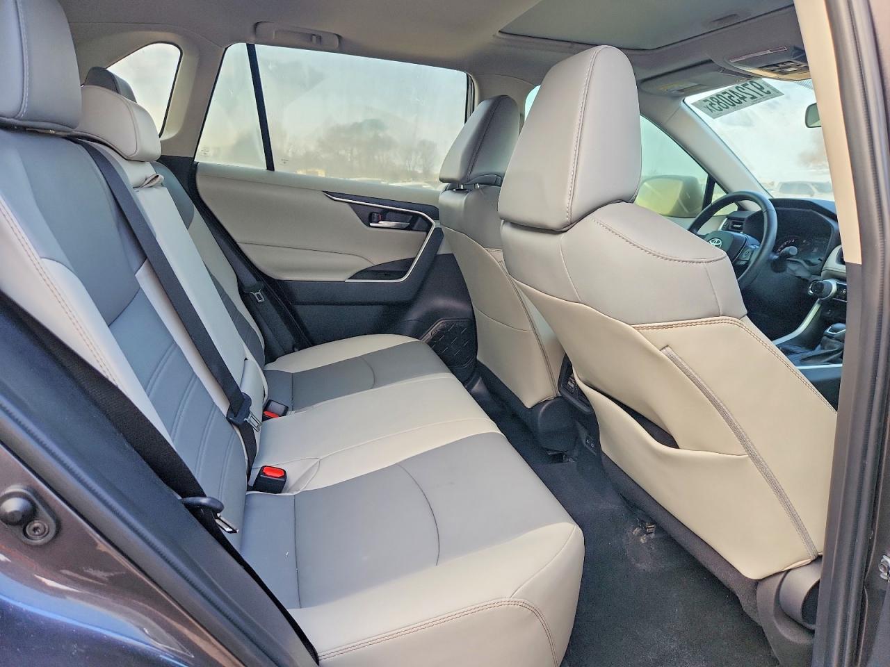 2024 TOYOTA RAV4 XLE PREMIUM photo 11