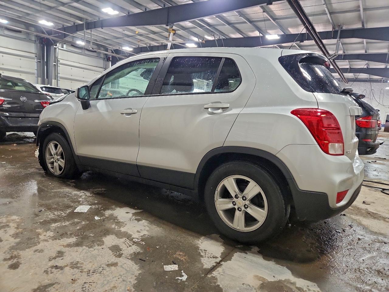 2020 CHEVROLET TRAX LS photo 2