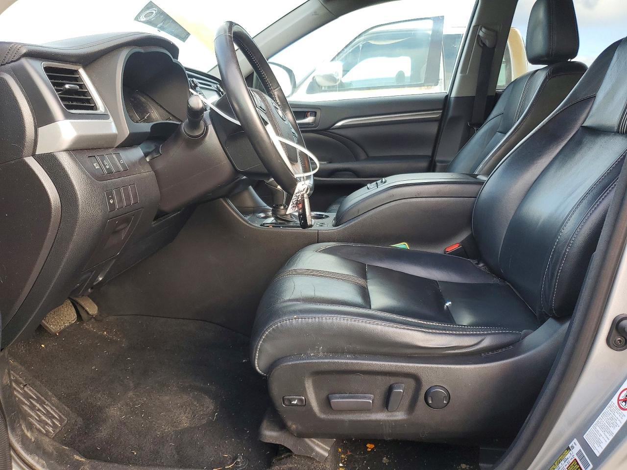 2018 TOYOTA HIGHLANDER SE photo 13