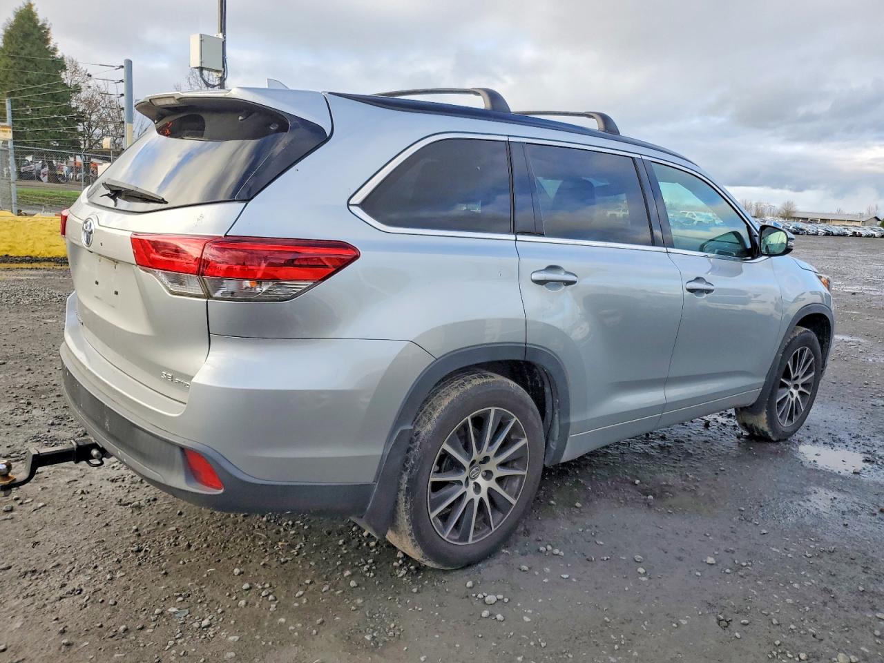 2018 TOYOTA HIGHLANDER SE photo 5