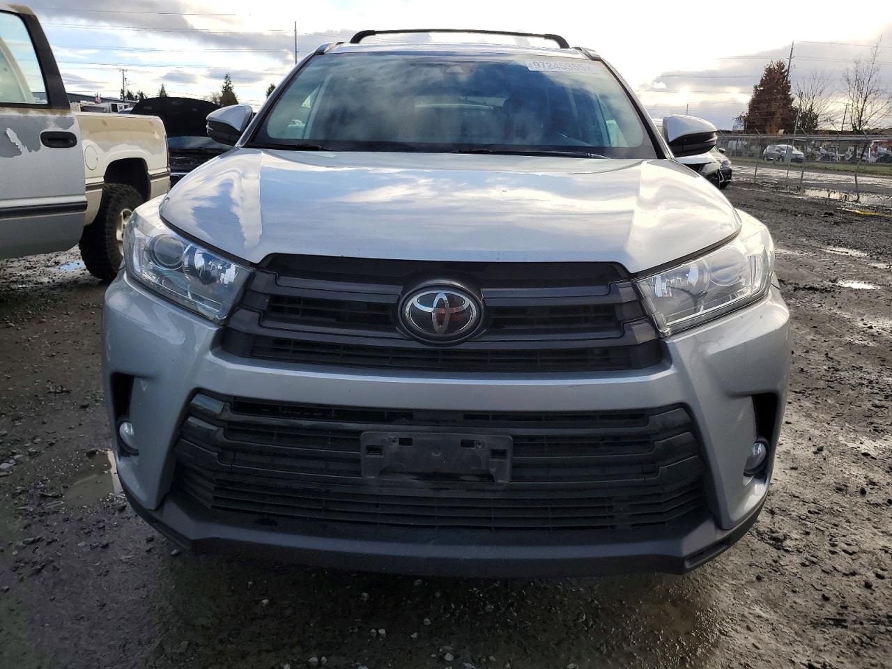 2018 TOYOTA HIGHLANDER SE photo 9