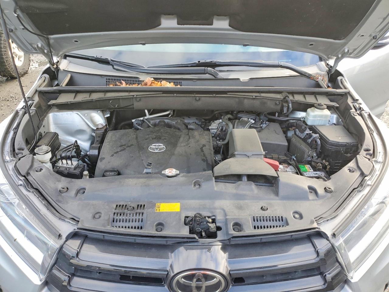 2018 TOYOTA HIGHLANDER SE photo 23