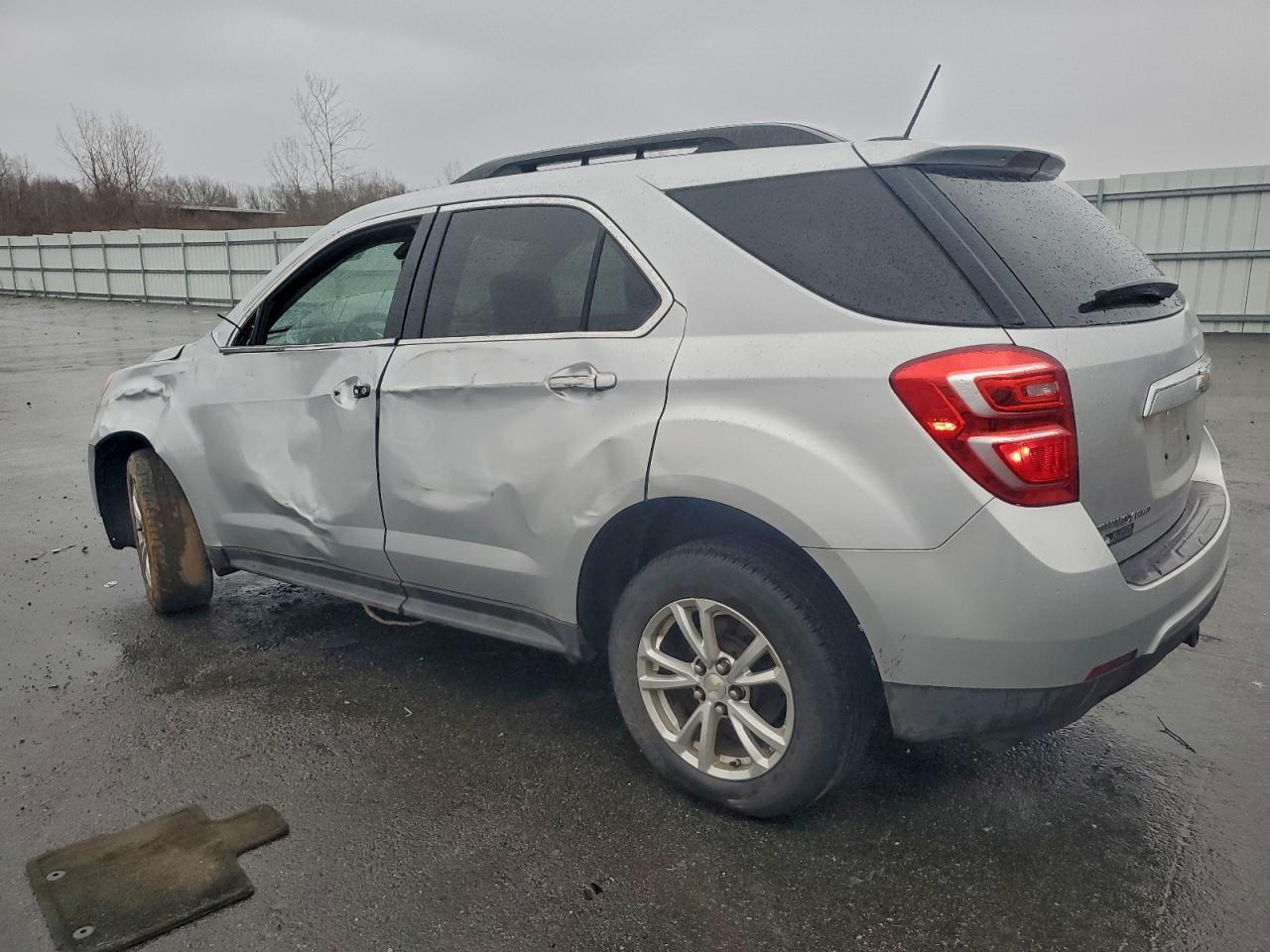 2017 CHEVROLET EQUINOX LT photo 3
