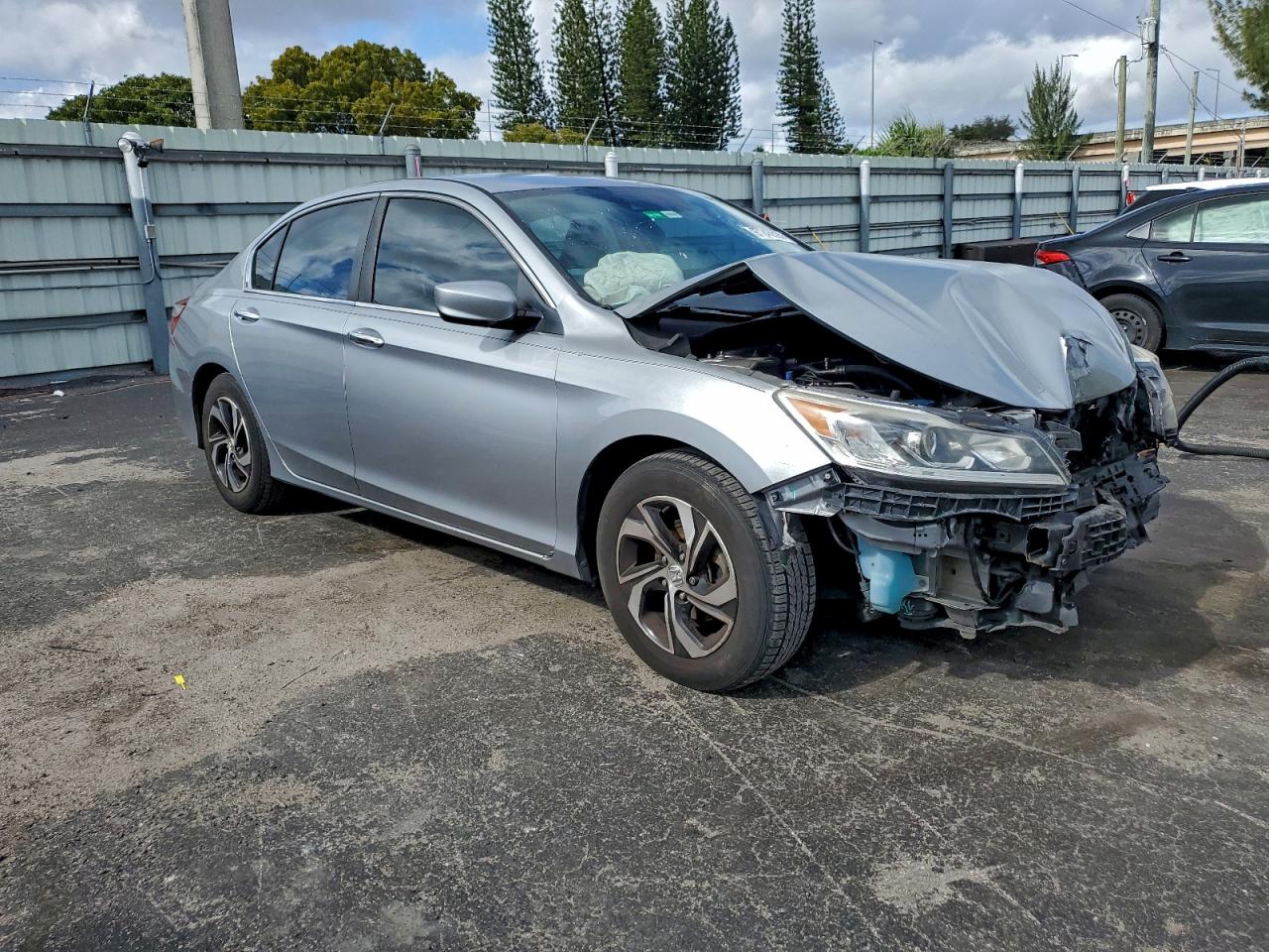 2017 HONDA ACCORD LX photo 4
