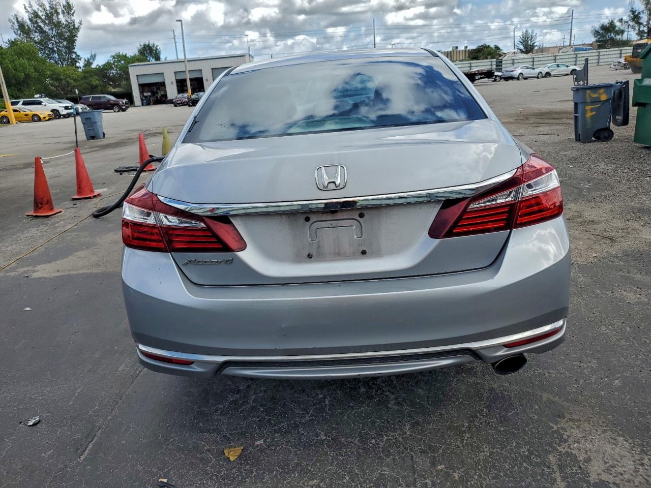 2017 HONDA ACCORD LX photo 6