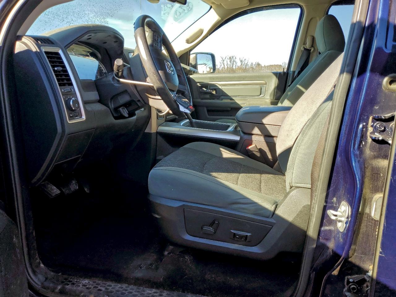 2017 RAM 1500 SLT photo 13