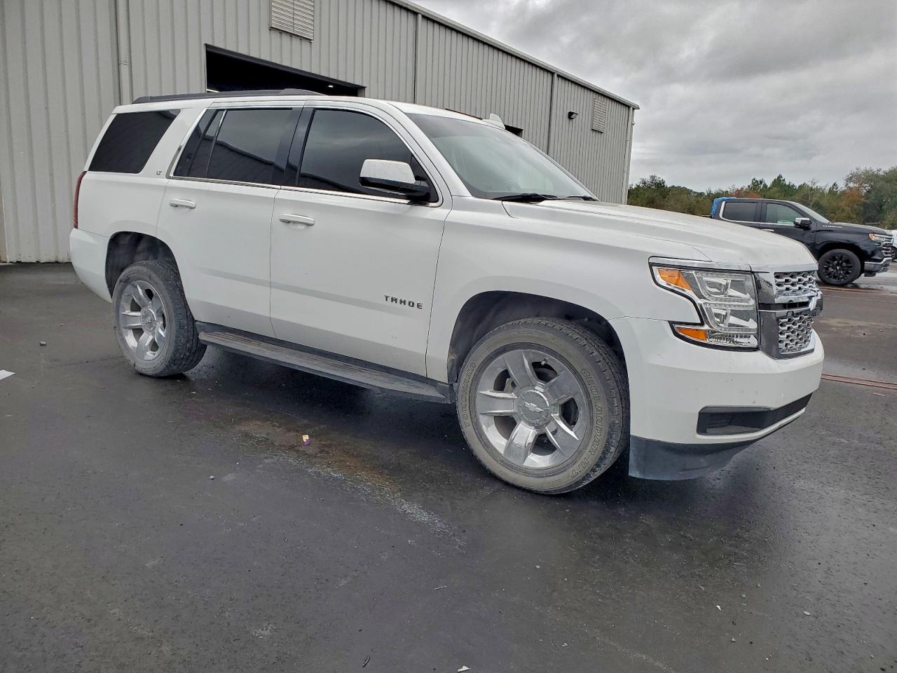 2017 CHEVROLET TAHOE C1500 LT photo 4