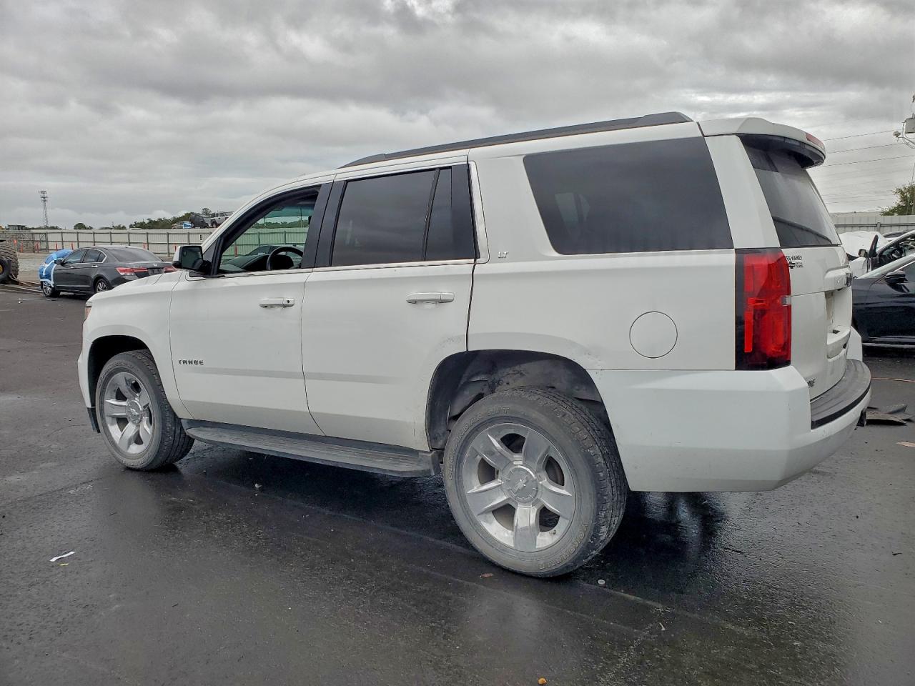 2017 CHEVROLET TAHOE C1500 LT photo 2