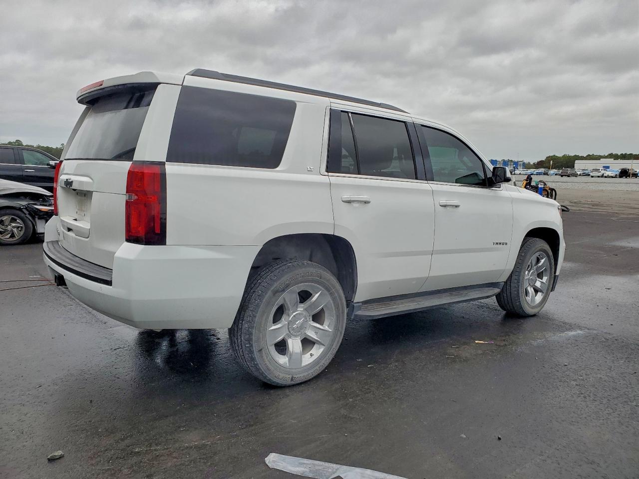 2017 CHEVROLET TAHOE C1500 LT photo 3