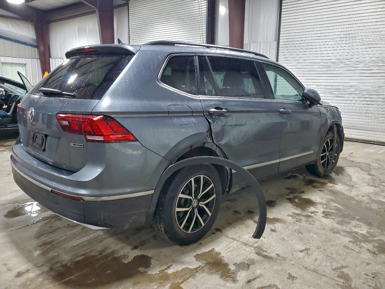 2021 VOLKSWAGEN TIGUAN SE photo 3