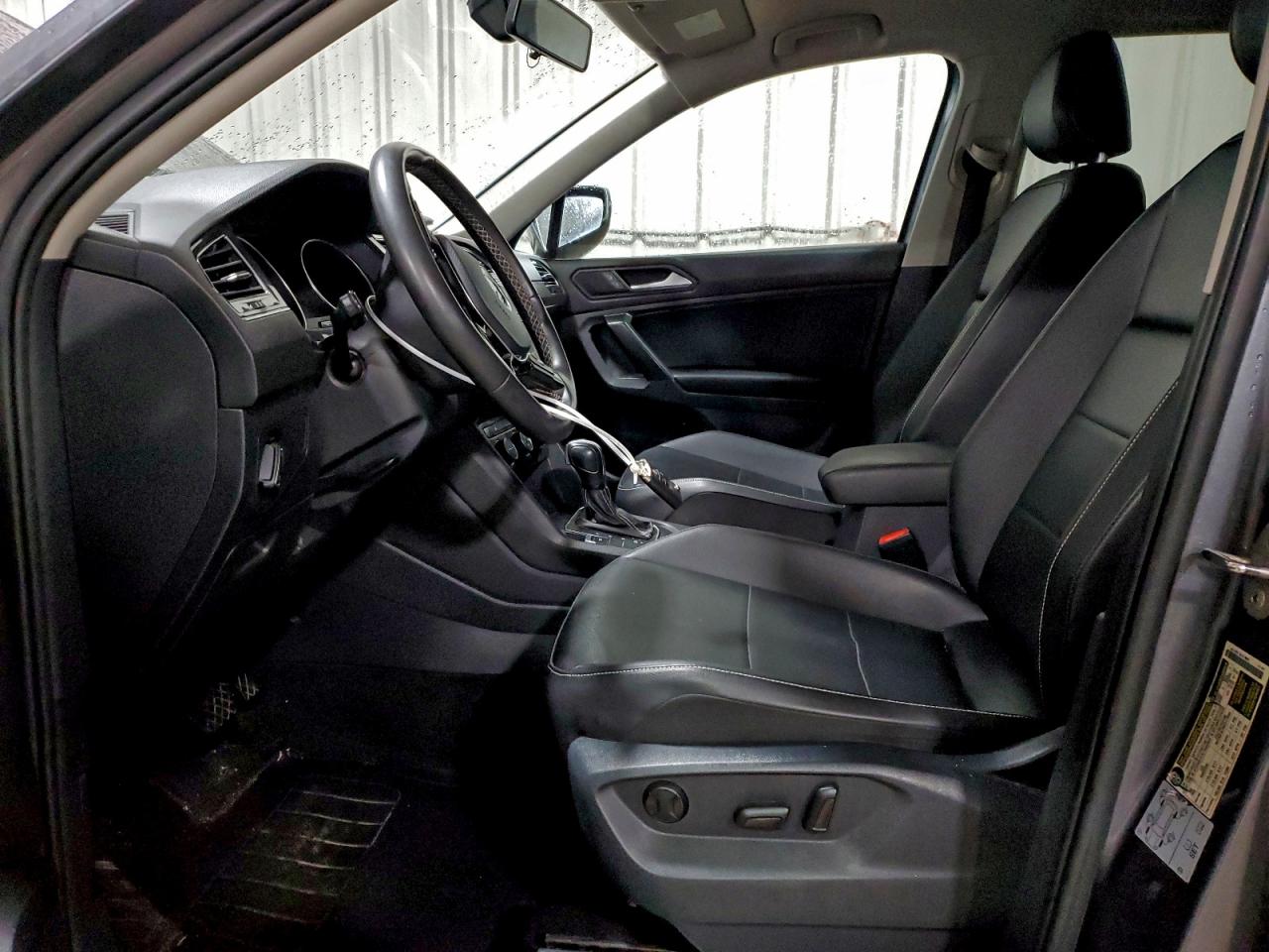 2021 VOLKSWAGEN TIGUAN SE photo 7