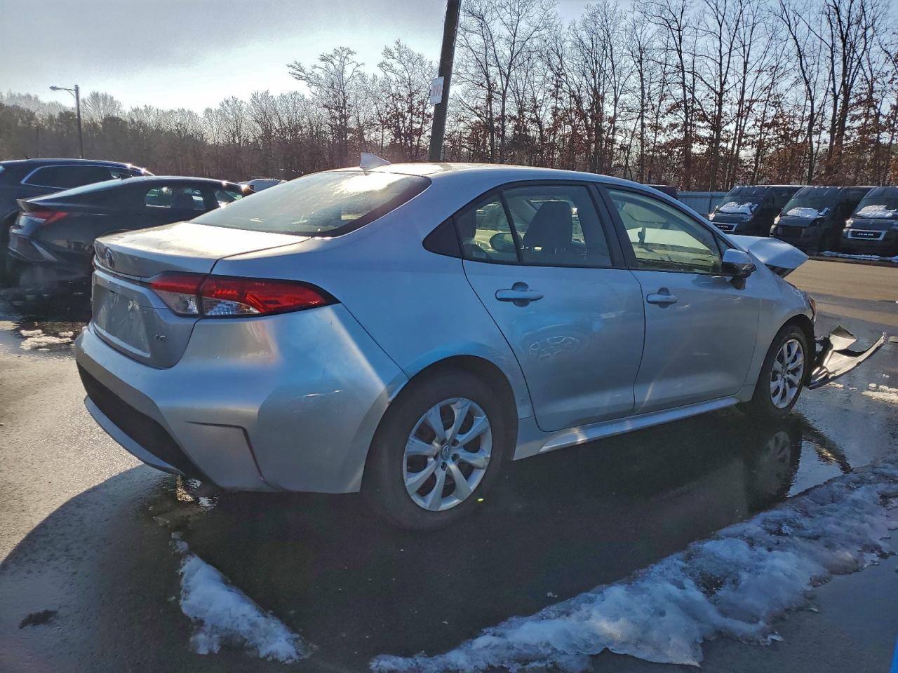 2022 TOYOTA COROLLA LE photo 3