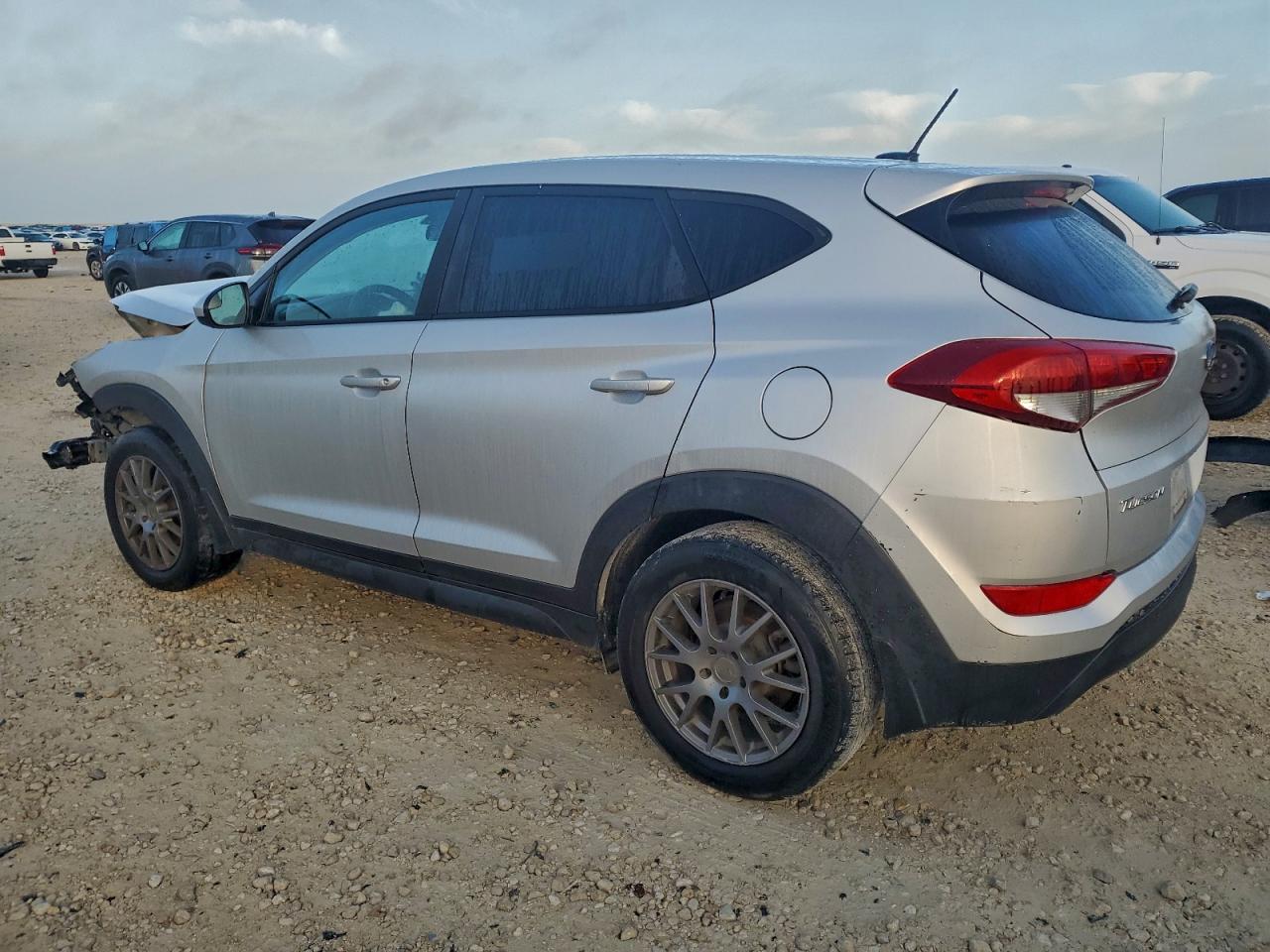 2017 HYUNDAI TUCSON SE photo 4