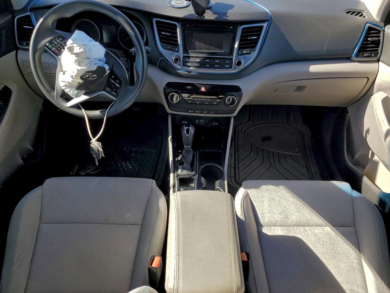 2017 HYUNDAI TUCSON SE photo 22