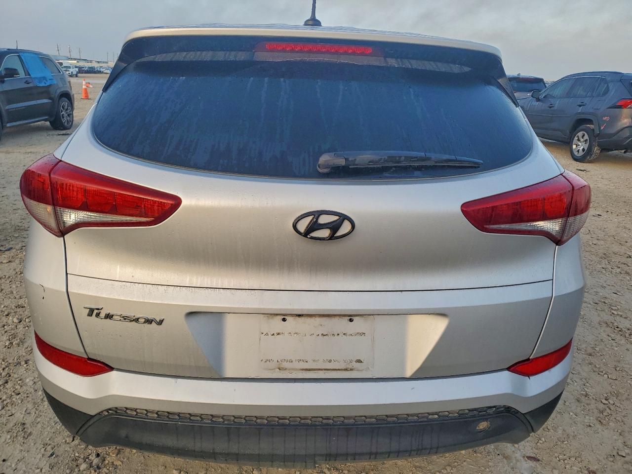 2017 HYUNDAI TUCSON SE photo 16