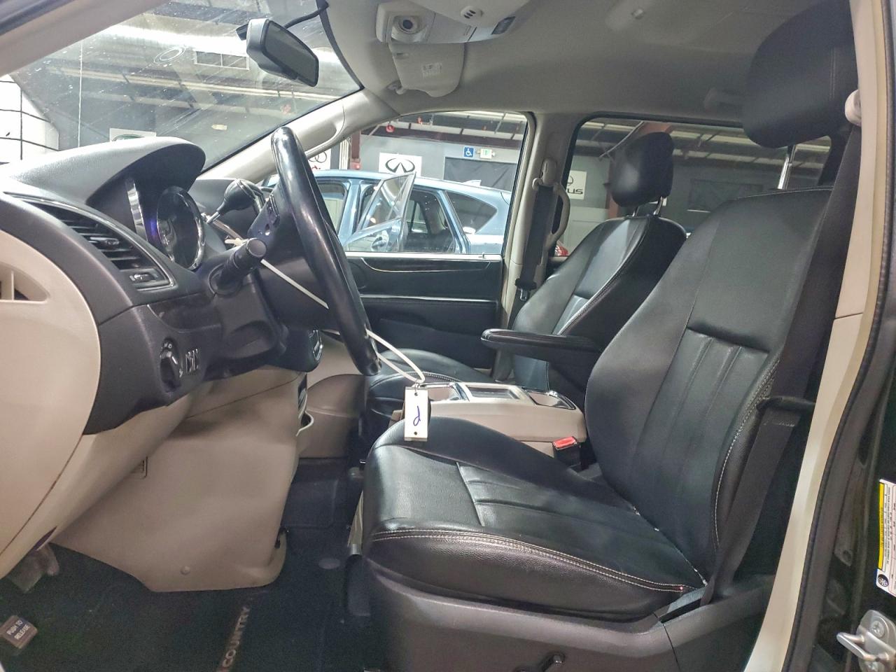 2015 CHRYSLER TOWN & COUNTRY TOURING photo 13