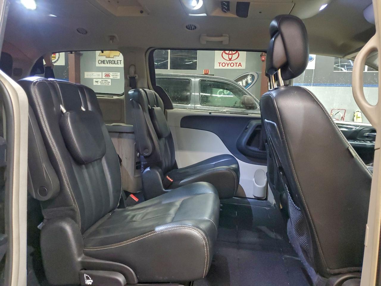 2015 CHRYSLER TOWN & COUNTRY TOURING photo 21