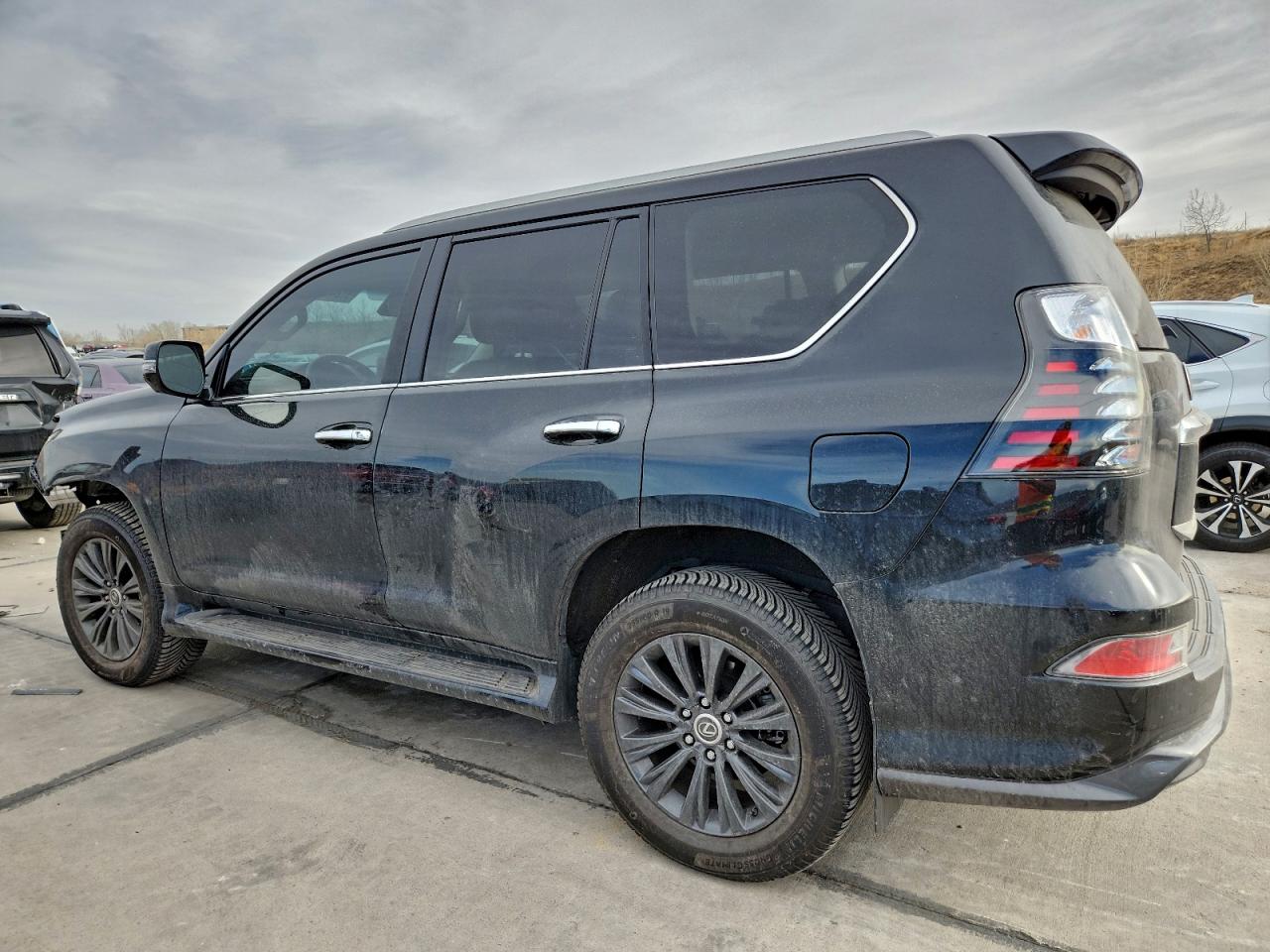 2023 LEXUS GX 460 LUXURY photo 3