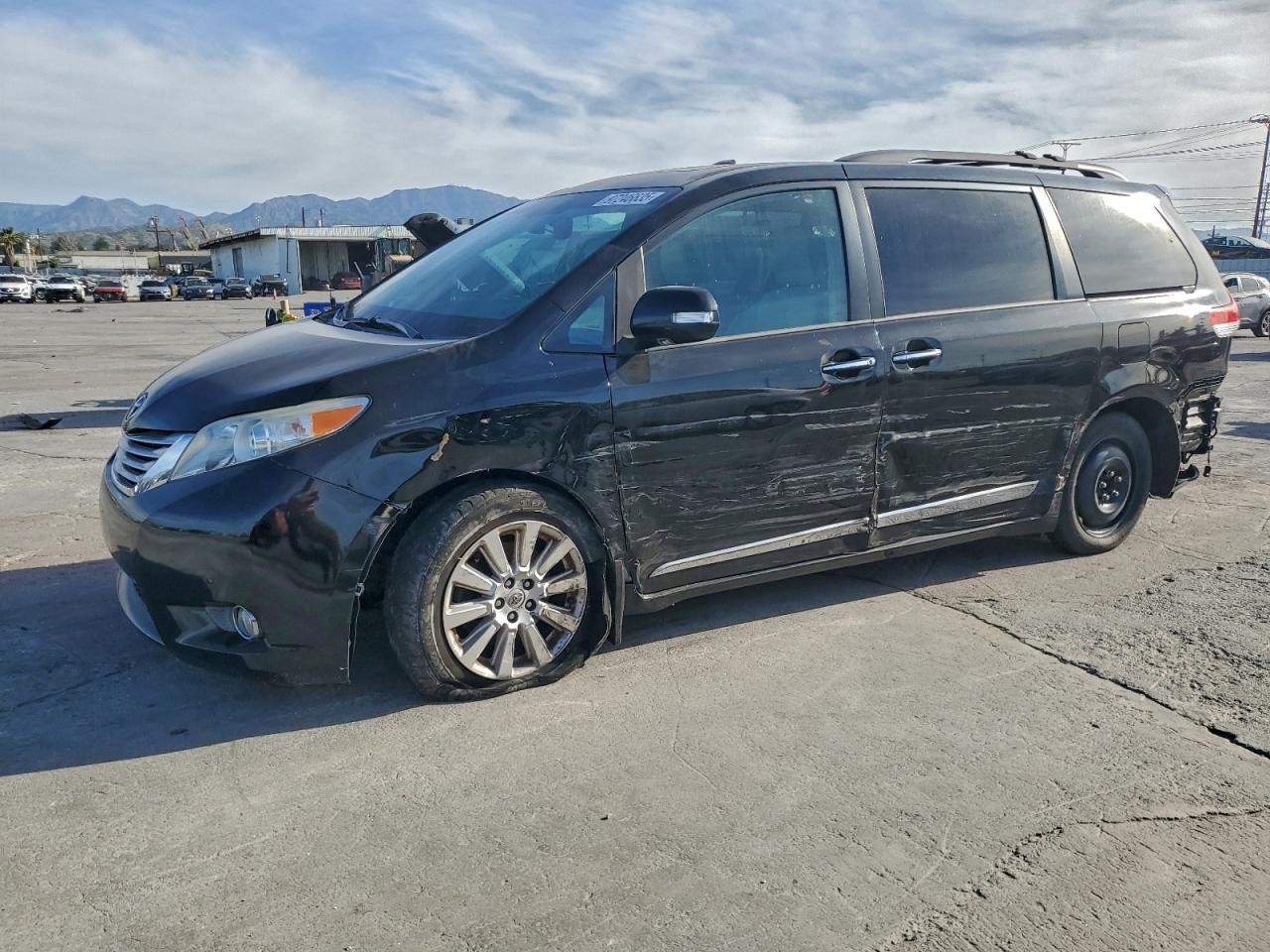 2013 TOYOTA SIENNA
