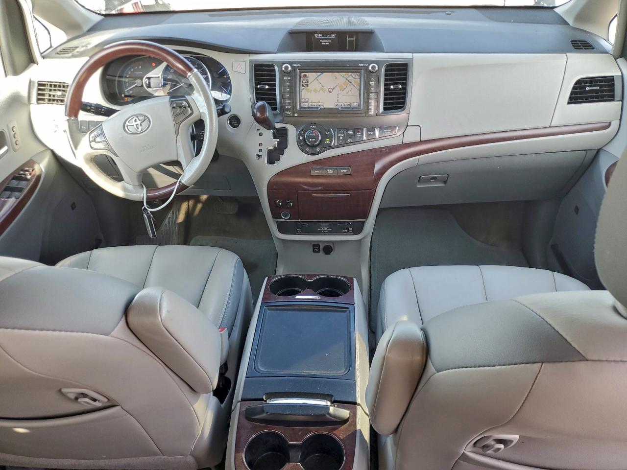 2013 TOYOTA SIENNA XLE photo 8
