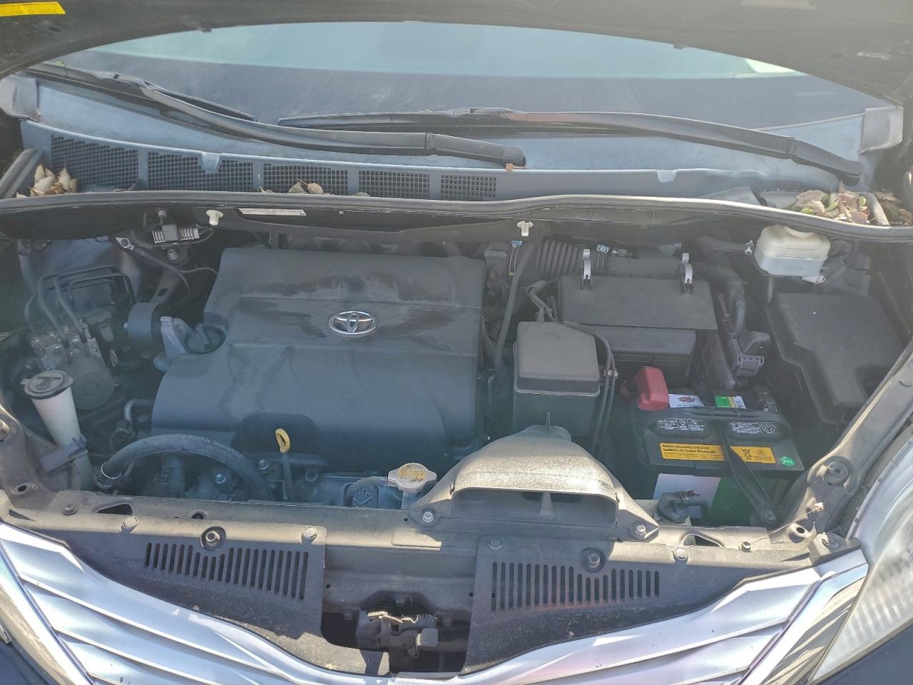 2013 TOYOTA SIENNA XLE photo 12