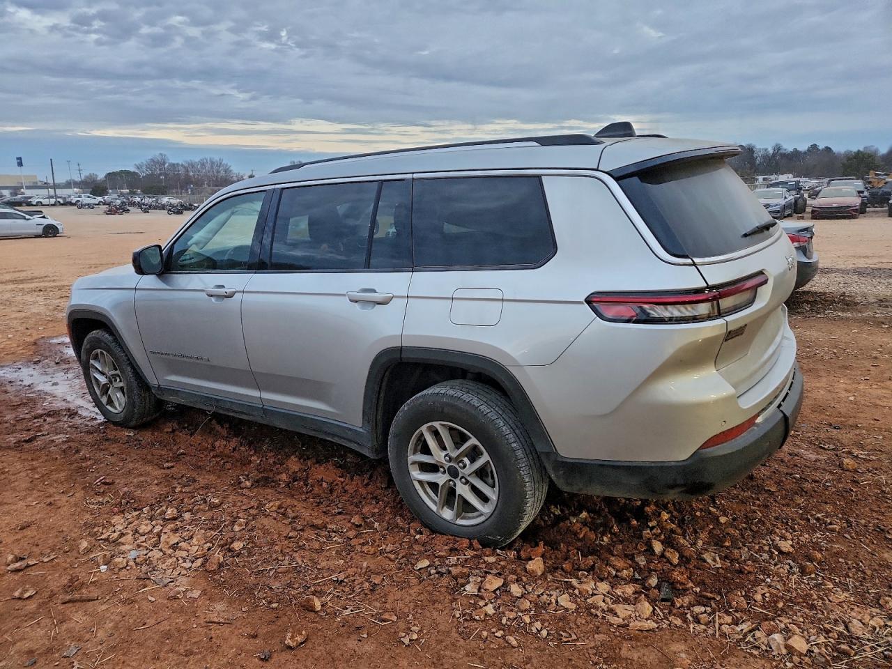 2024 JEEP GRAND CHEROKEE L LAREDO photo 2