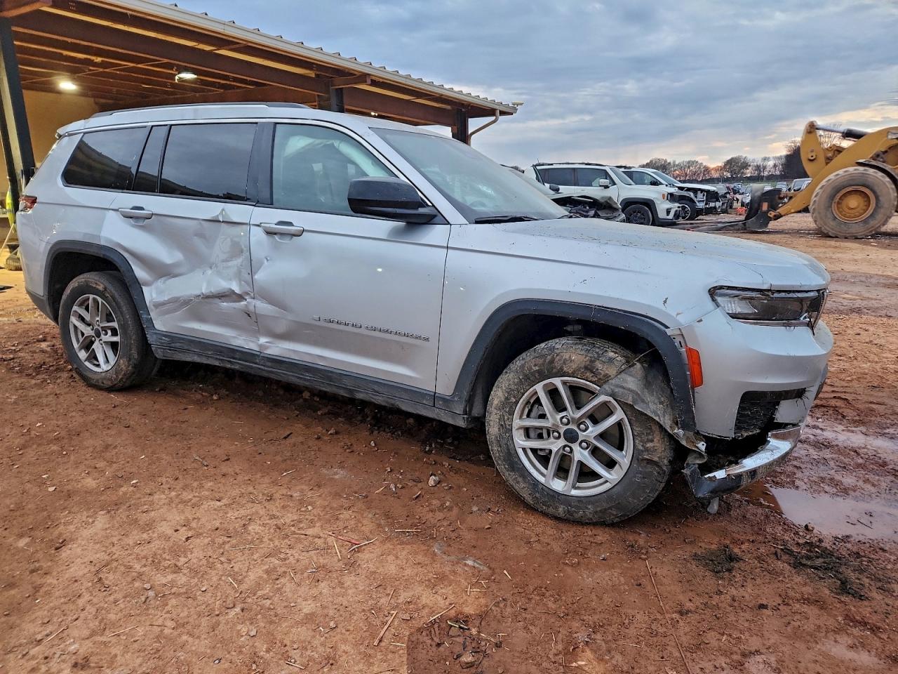 2024 JEEP GRAND CHEROKEE L LAREDO photo 4