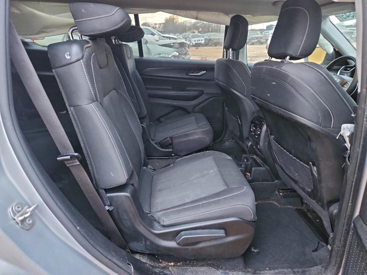 2024 JEEP GRAND CHEROKEE L LAREDO photo 11