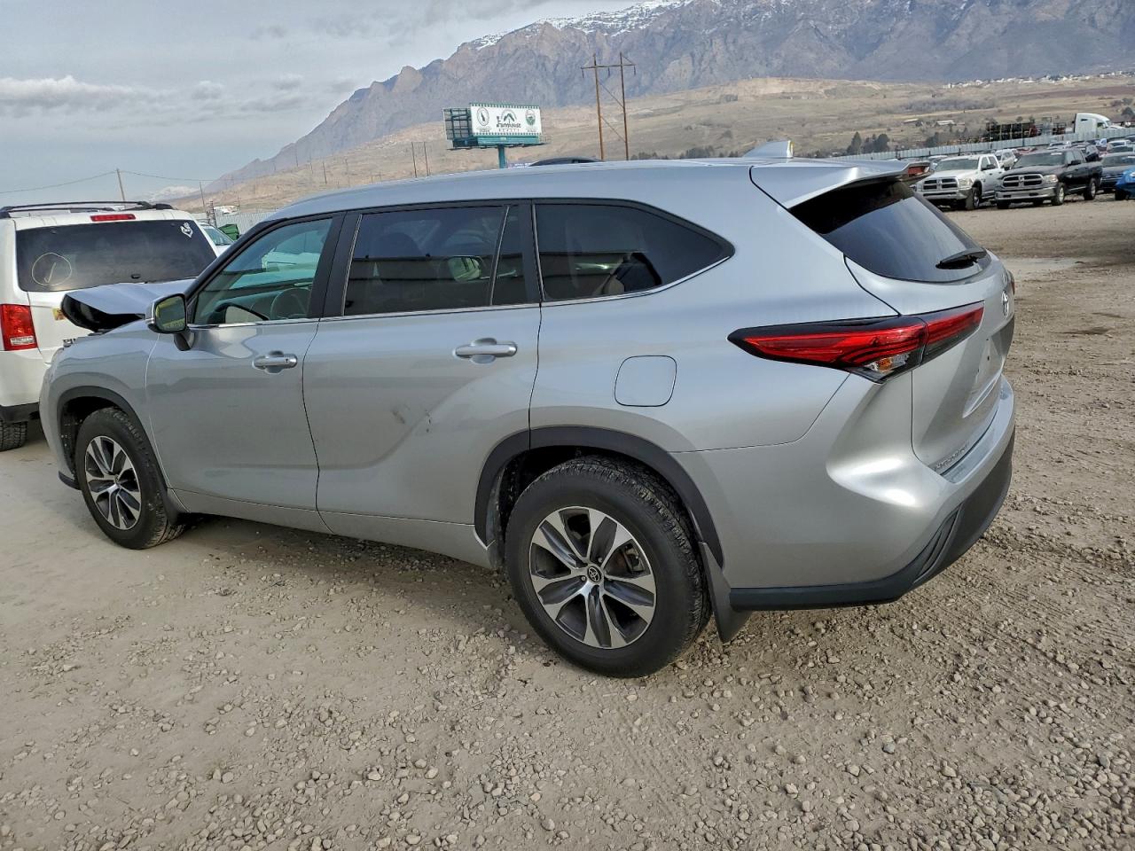 2023 TOYOTA HIGHLANDER L photo 2