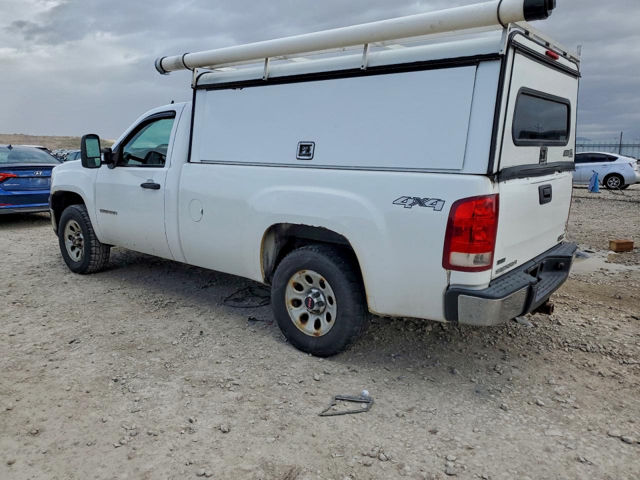 2011 GMC SIERRA K1500 photo 2