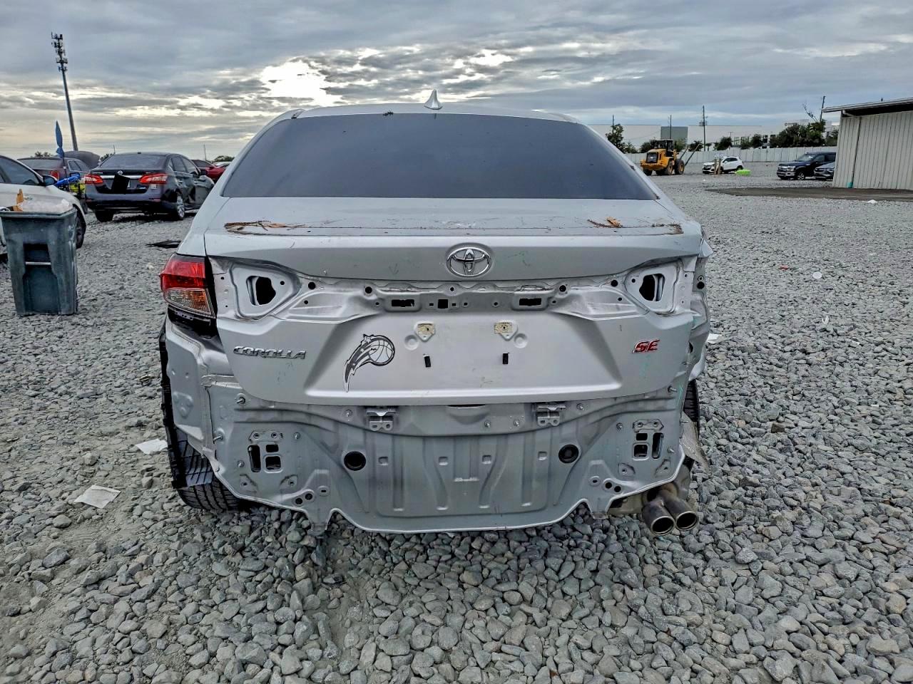 2022 TOYOTA COROLLA SE photo 6