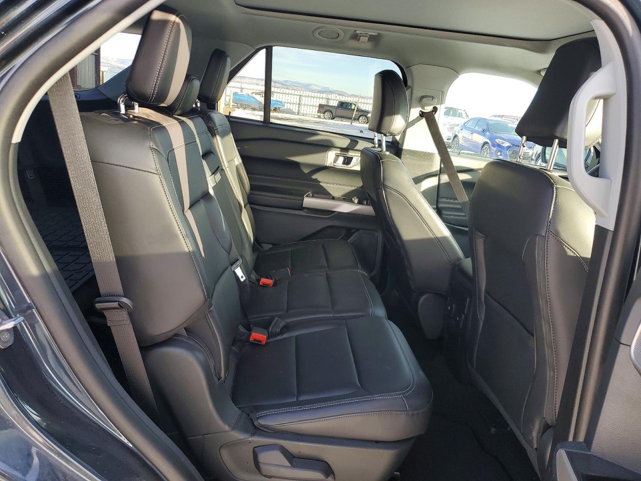 2023 FORD EXPLORER XLT photo 11