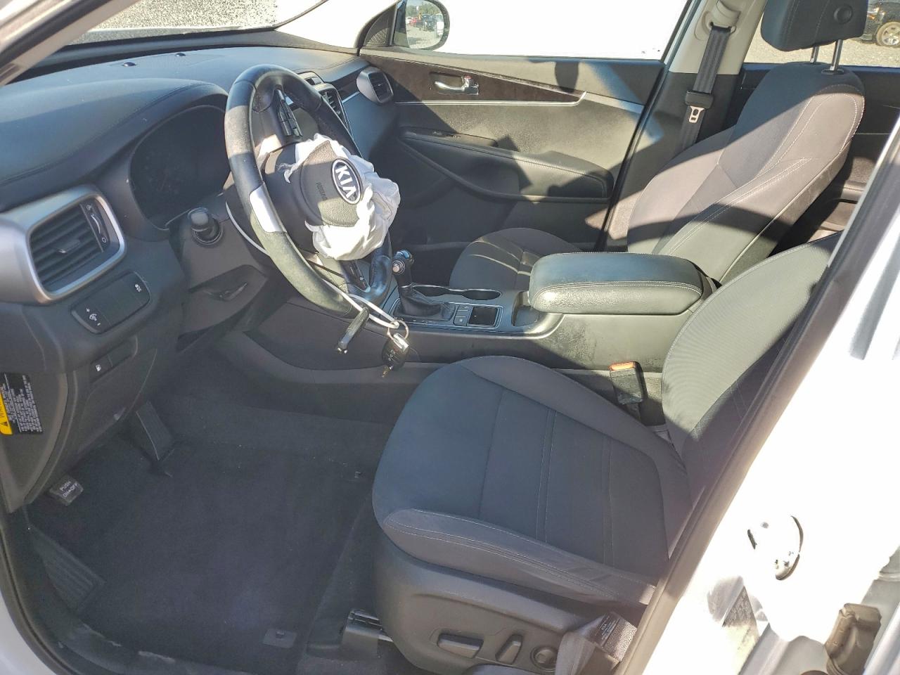 2017 KIA SORENTO LX photo 7